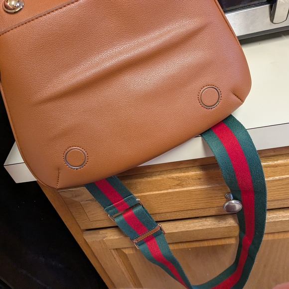 Gucci Brown Leather Shoulder Bag with Gold Accents - Picture 13 of 16